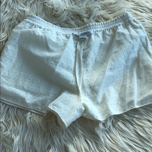 Diane Von Furstenberg Belize eyelet shorts ☀️ - Picture 5 of 8